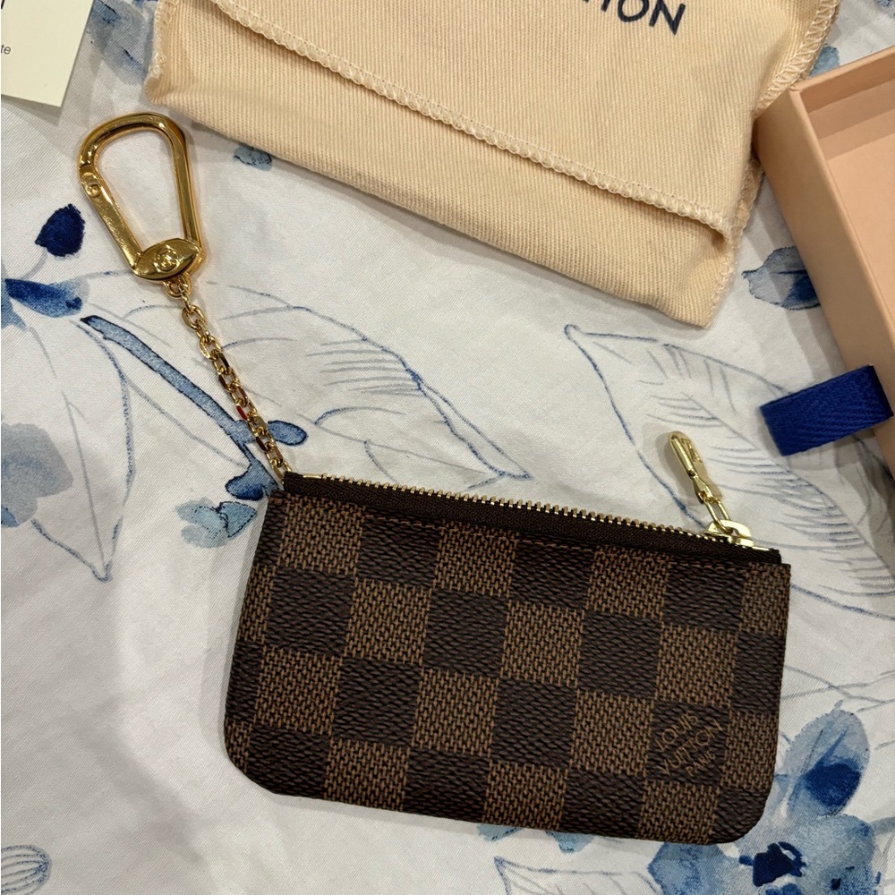 Louis Vuitton Key Pouch - Picture 3 of 10
